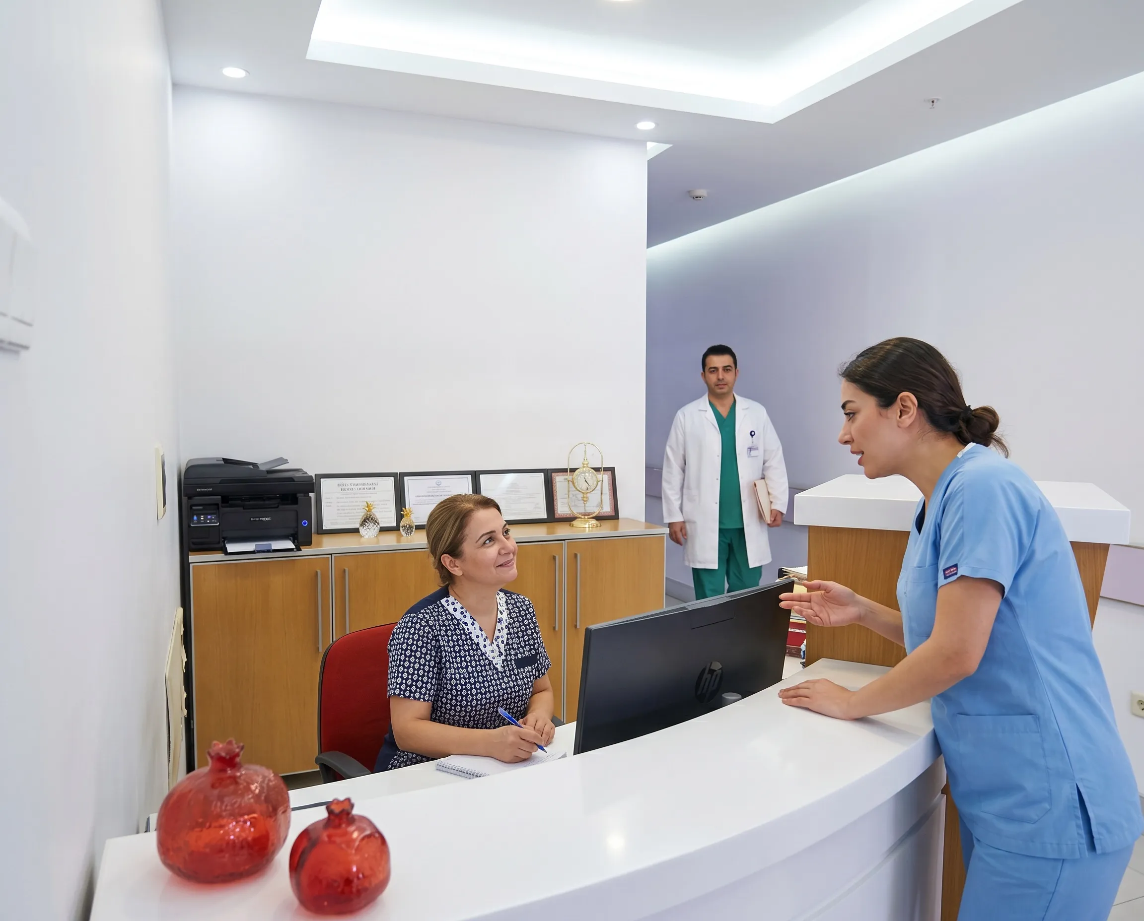 MediHeart Tıp Merkezi resepsiyon ve hasta karşılama alanı - Güzelyurt, KKTC